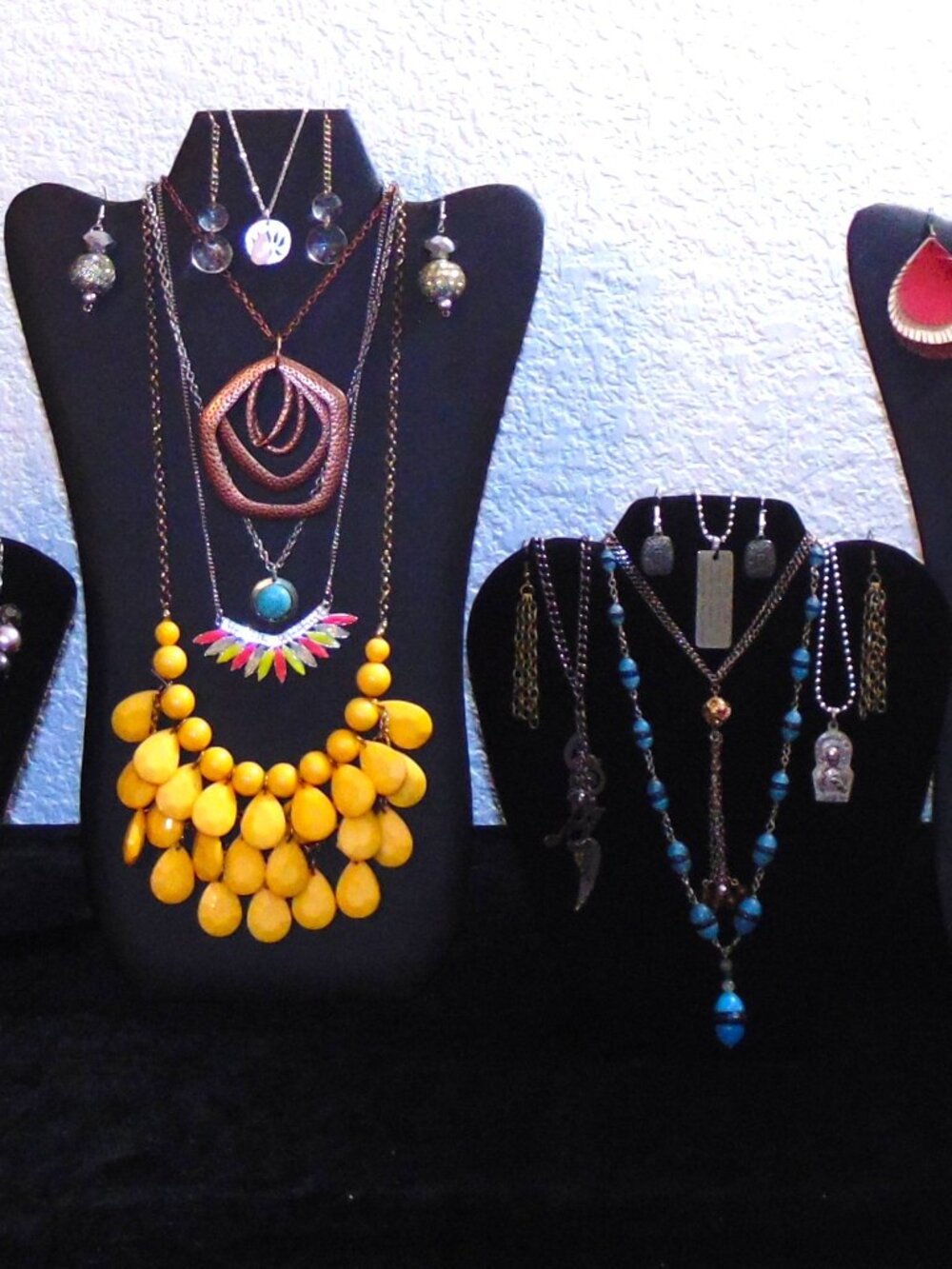 Vintage & Modern Assorted Jewelry lot- very nice!